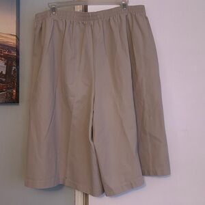 ❤️❤️ S&P Sportswear Women’s Tan Khaki Shorts